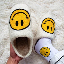Load image into Gallery viewer, Smiley Face Slippers 😃