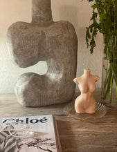 Load image into Gallery viewer, Glass Seashell Tray with Gold Rim 🐚