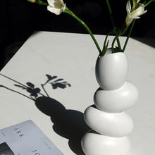 Load image into Gallery viewer, Ceramic Vase 🥚
