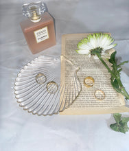 Load image into Gallery viewer, Glass Seashell Tray with Gold Rim 🐚

