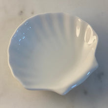 Load image into Gallery viewer, Ceramic Seashell Tray 🐚
