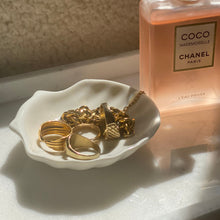 Load image into Gallery viewer, Ceramic Seashell Tray 🐚
