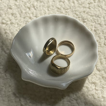 Load image into Gallery viewer, Ceramic Seashell Tray 🐚
