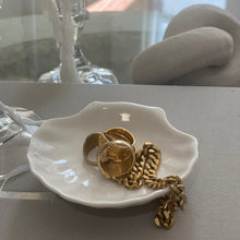 Load image into Gallery viewer, Ceramic Seashell Tray 🐚
