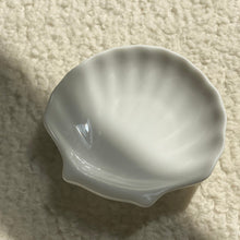 Load image into Gallery viewer, Ceramic Seashell Tray 🐚

