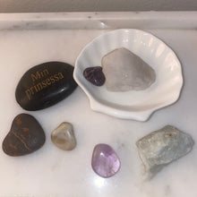 Load image into Gallery viewer, Ceramic Seashell Tray 🐚
